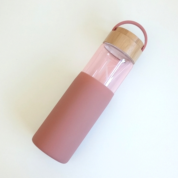 Anthropologie Pink Glass "K" Initial Tumbler with Bamboo Lid and Straw - Picture 9 of 11